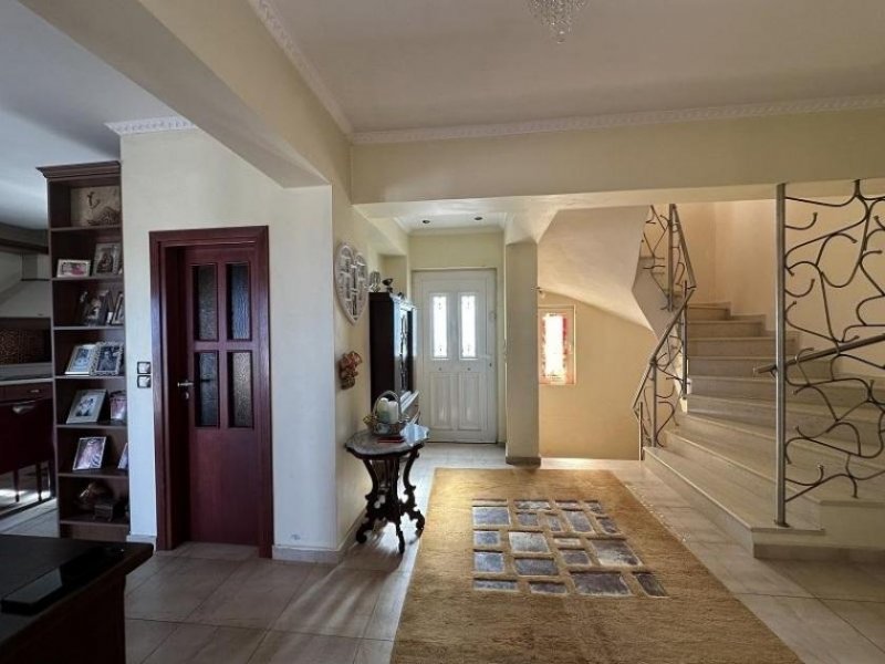 Tria Monastiria Kreta, Tria Monastiria: Geräumige Villa mit atemberaubender Aussicht zu verkaufen Haus kaufen